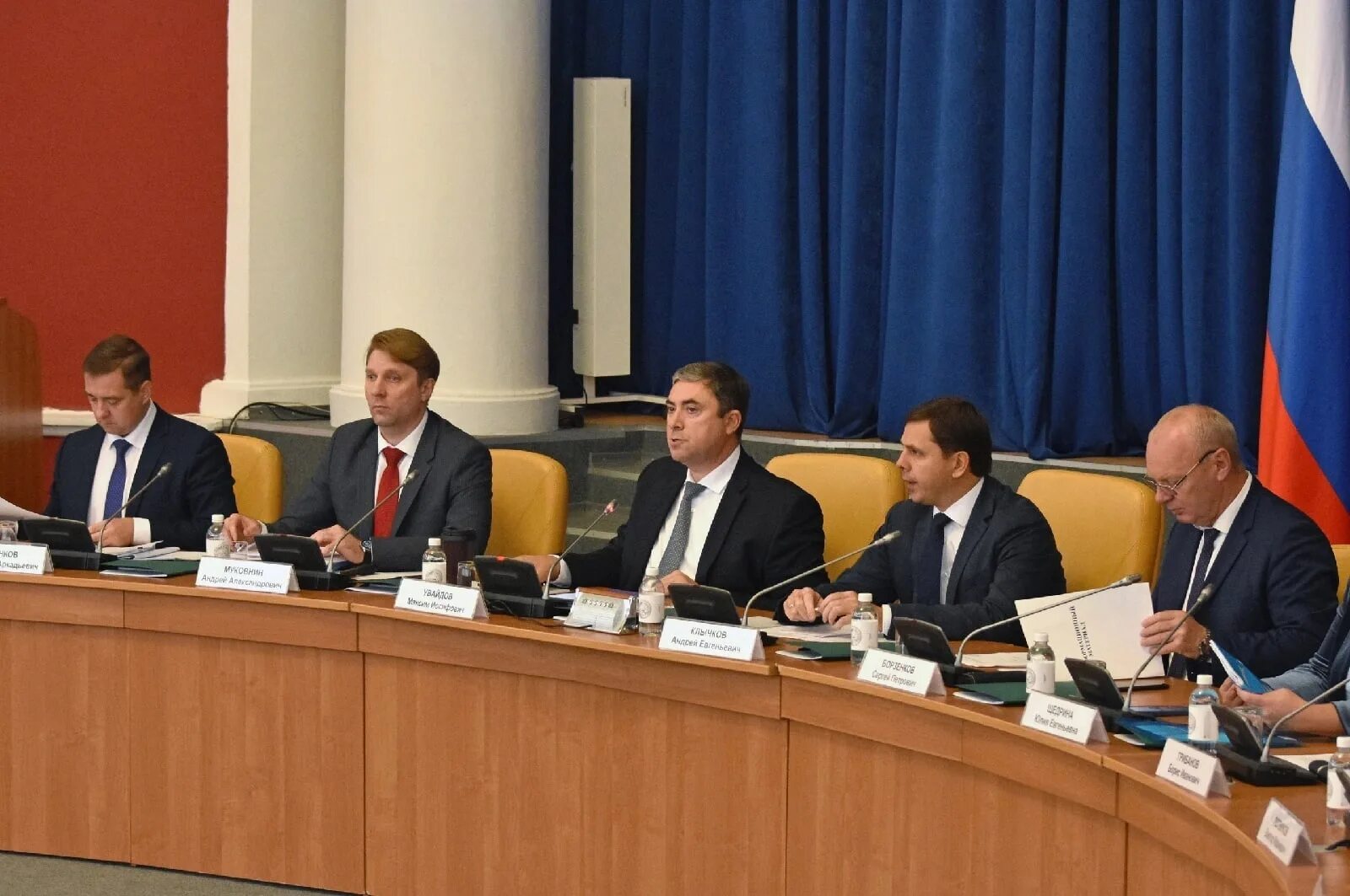 Министр жилищно-коммунального хозяйства адыгея. Председатель правительства кчр аргунов. Совещание под председательством. Под председательством заместителя министра. Увайдов роскачество.