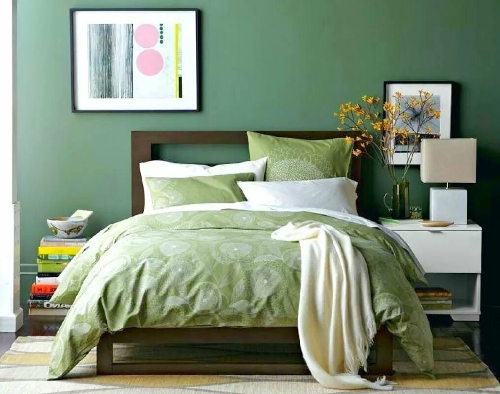 Оливковая палитра. Оливковый цвет Бенджамин Мур. Спальня в оливковых то. Оливковый цвет в интерьере. Спальня в оливковом цвете.