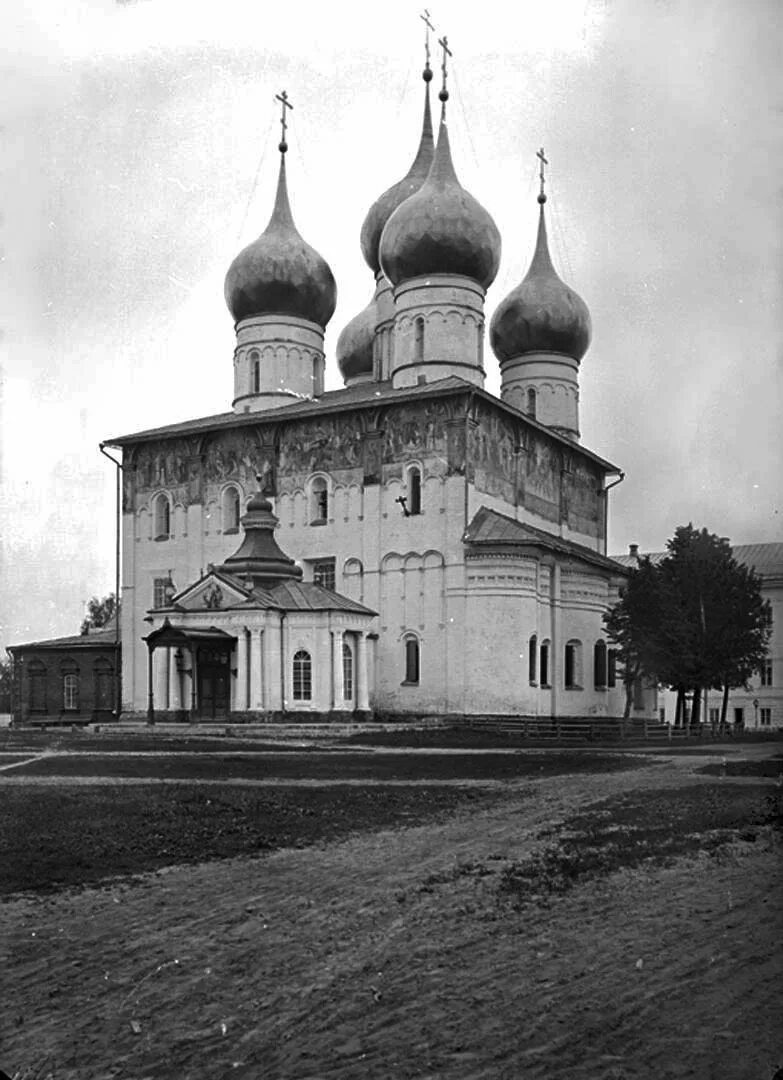 Старый храм. Казанская церковь бийск. Старый храм. Храм скорбящих радость обуховской обороны питер. Старые фото старых храмов.