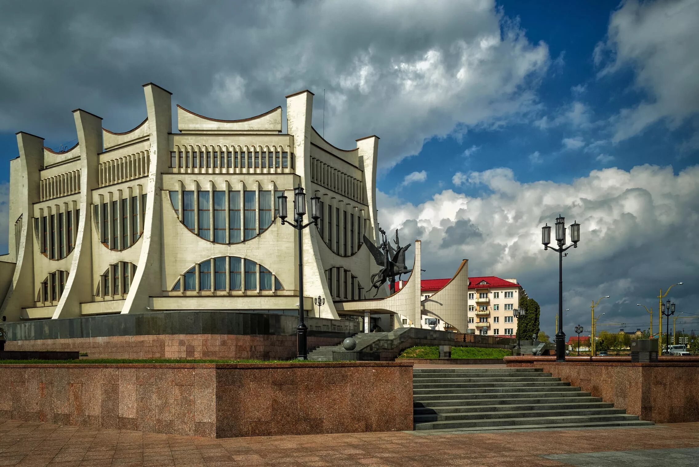 Гродно рб. Гродно драматический театр. Областной драматический театр в Гродно. Беларусь город Гродно театр. Город Гродно Беларусь достопримечательности.