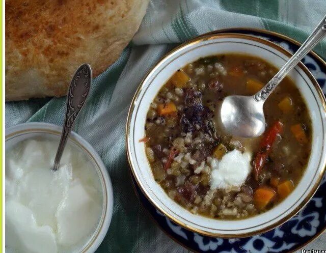 Машхурда. Узбекский суп Гужа. Суп с машем и рисом. Гужа блюдо.