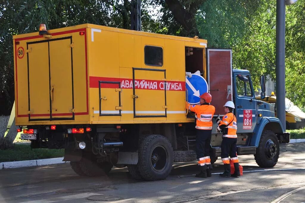 Аварийная черкесск. Аварийная машина водоканала. Машина для аварийных бригад. Машина аварийной службы водоканала. Аварийно-восстановительная машина.