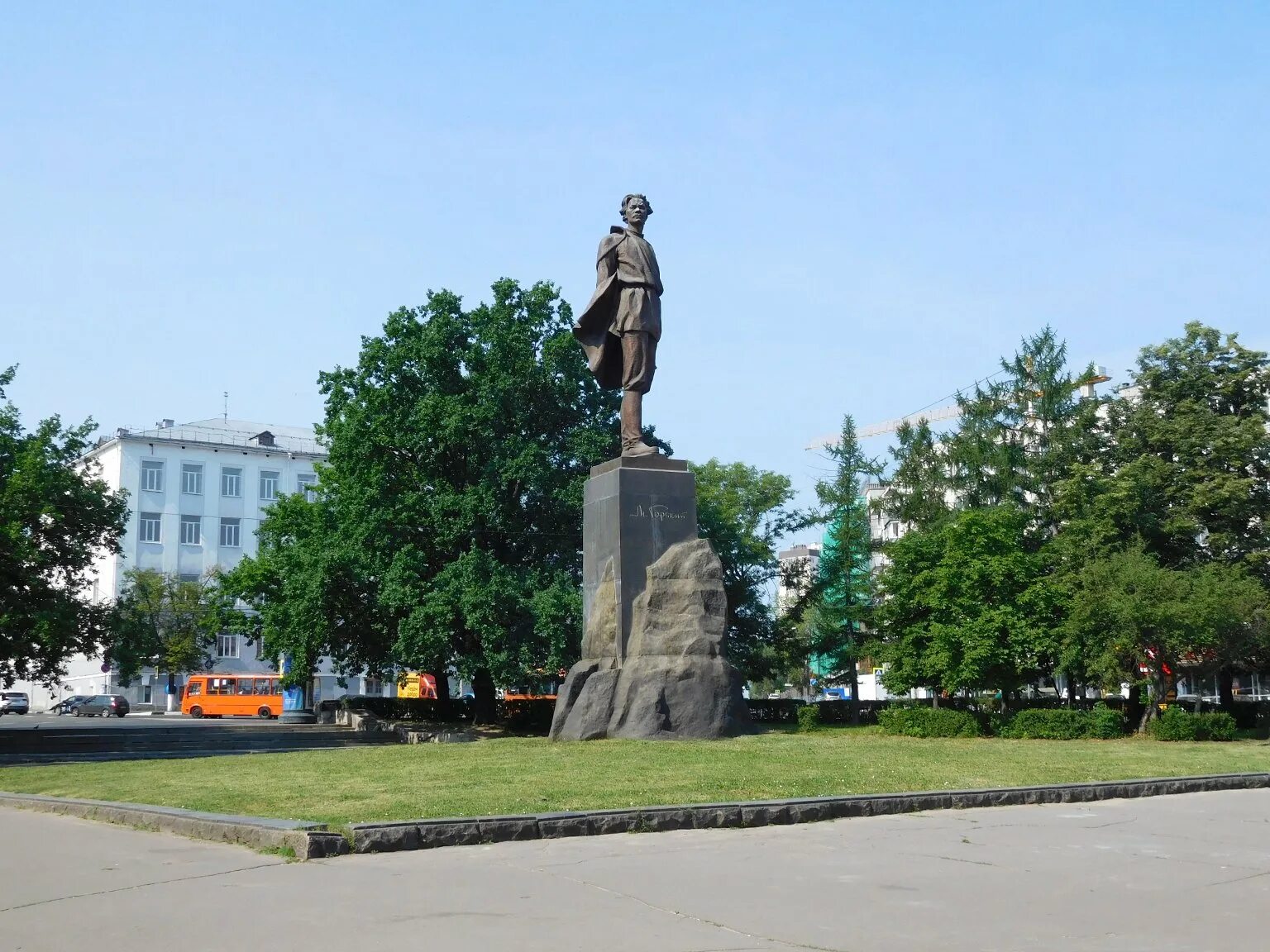 Памятник Максиму Горькому Нижний Новгород. Памятник Горькому в Нижнем Новгороде на площади Горького. Памятник Максиму Горькому пл.Горького. Мухина памятник Горькому в Нижнем Новгороде.