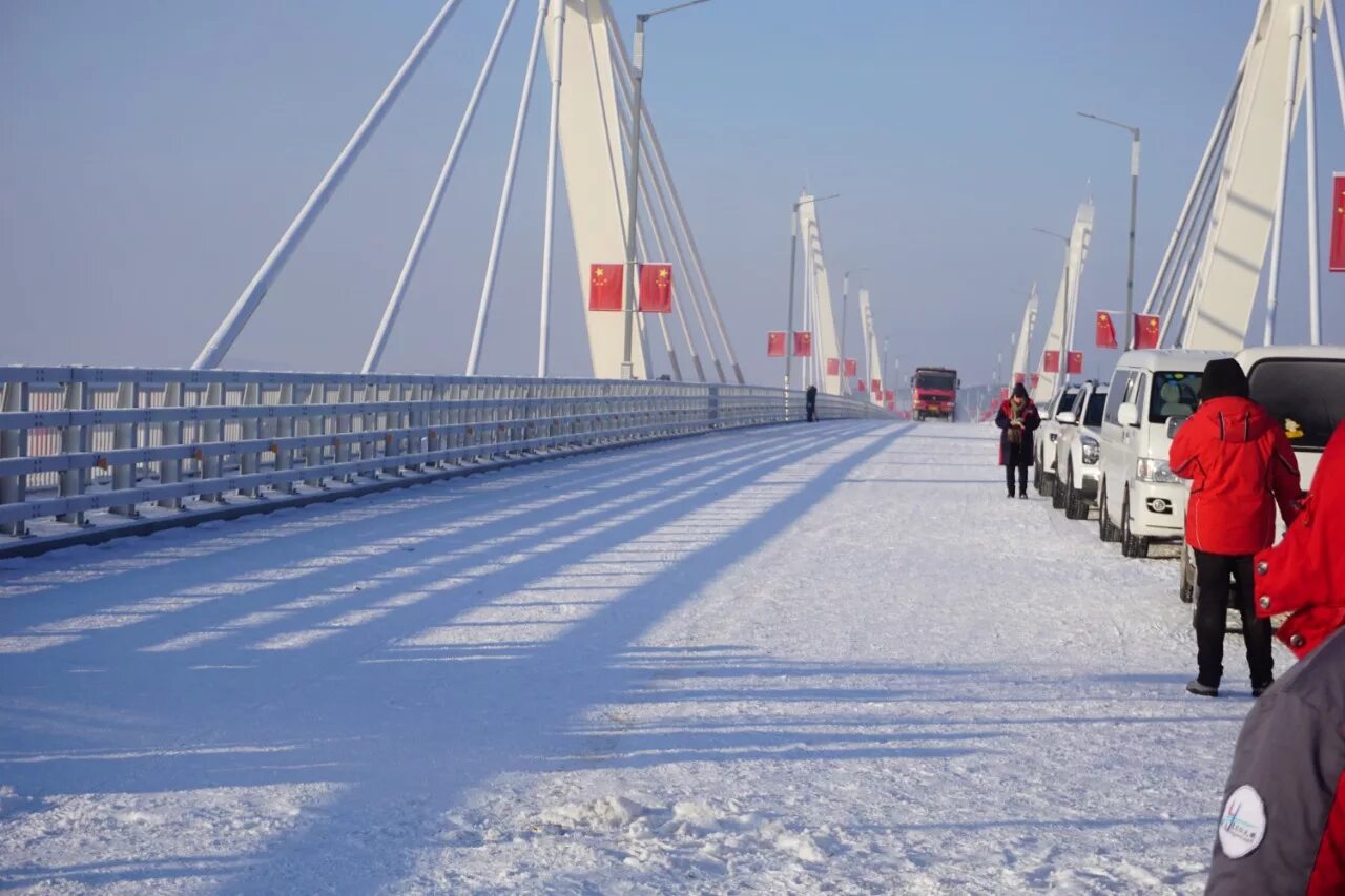 Мост Благовещенск Хэйхэ. Пограничный мост Благовещенск Хэйхэ. Мост Благовещенск Китай Хэйхэ. Граница с Китаем Благовещенск и Хэйхэ. Россия граничит с китаем через реку