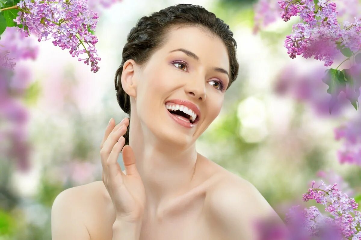 Счастливая женщина. Счастливая девушка. Красота и смех. Веселая девушка. Улыбка девушки.