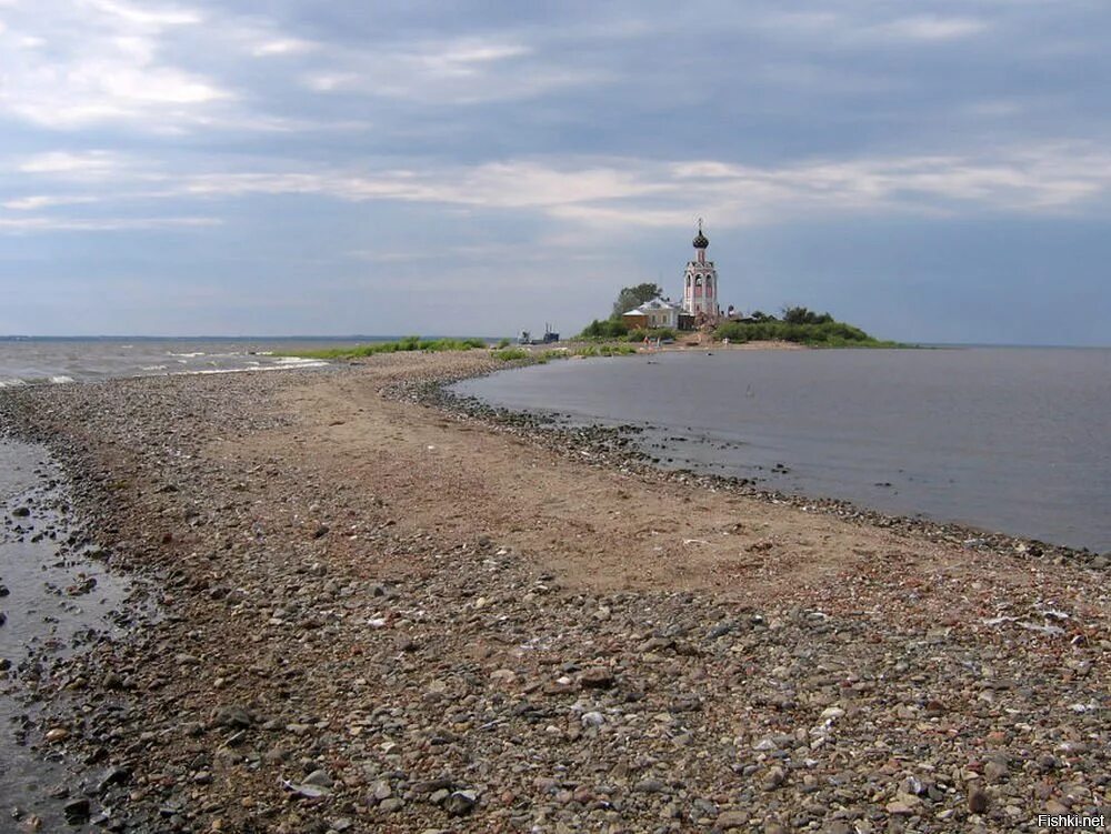 Берег озера кубенского. Спасо-каменный монастырь Вологда. Остров спас каменный Вологодская. Спасо каменный монастырь Усть-кубинский район. Кубенское озеро Вологодская.