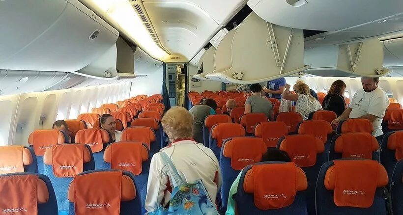 Boeing 777-300er аэрофлот шереметьево. Аэропорт владивосток самолеты аэрофлот. Аэрофлот москва хабаровск. Меню бизнес класса на рейсах аэрофлота. Аэропорт елизово боинг 777.