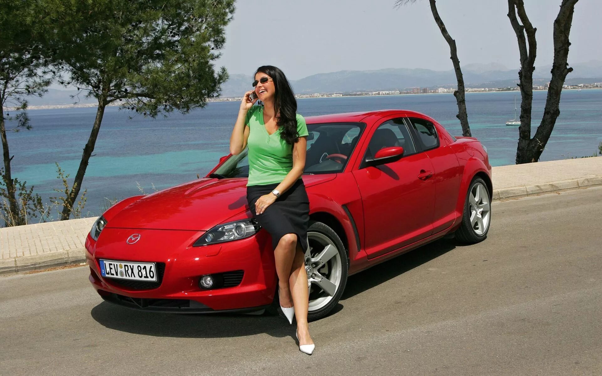 Самая mazda. Mazda RX-8 девушка. Мазда rx8 and girls. Девушка рядом с машиной. Машины иномарки.