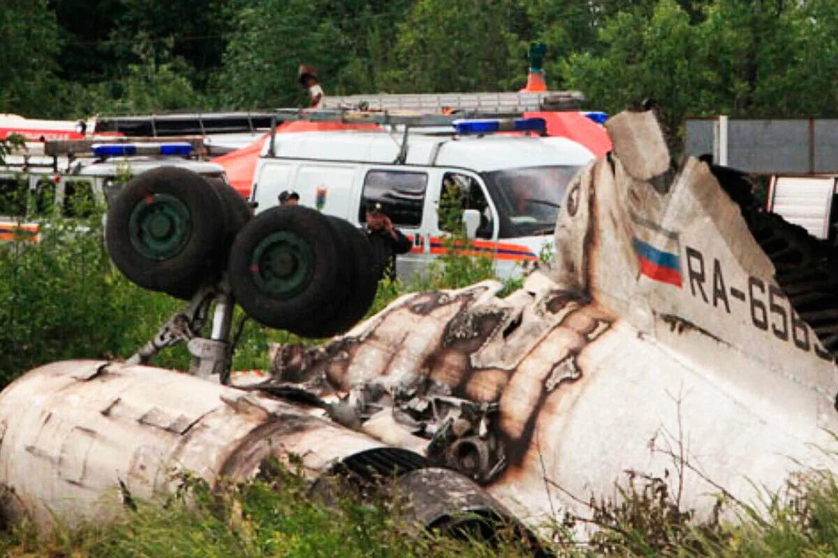 Крушение ту 134 в 2004 году в Тульской области. Теракт 24 августа 2004 самолет ту-134. Петрозаводск авиакатастрофа ту 134. 24 Августа 2004г. - В Тульской области разбился самолет ту-134.