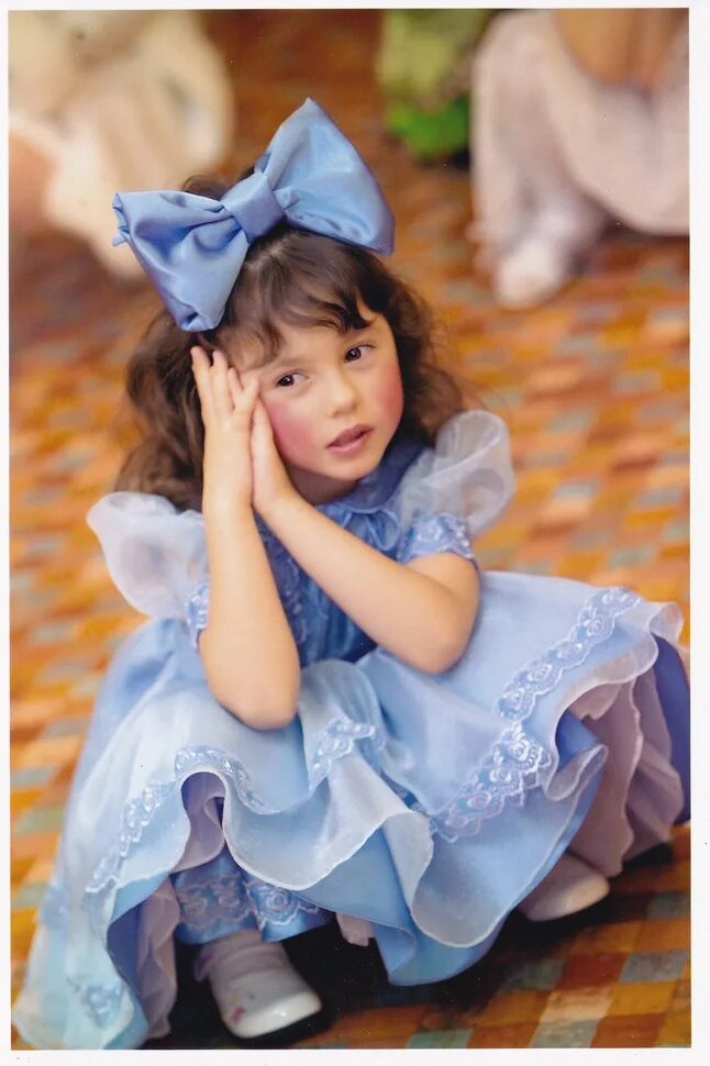 Бант большой как у куклы. Ободок с большим бантом. Огромный бант на голову. Большой бант для куклы. Бант большой как у куклы.