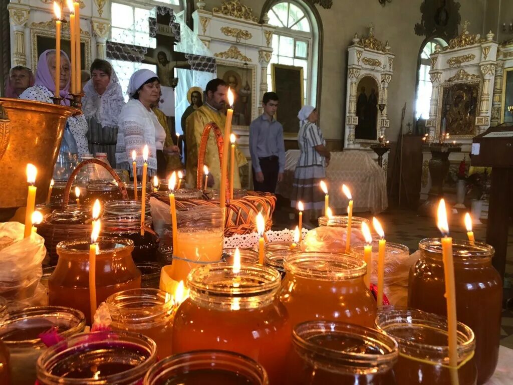Как называется медовый спас по православному. Яблочный спас освящение. празднование медового спаса. с праздником медовый спас. фотосессия на медовый спас.