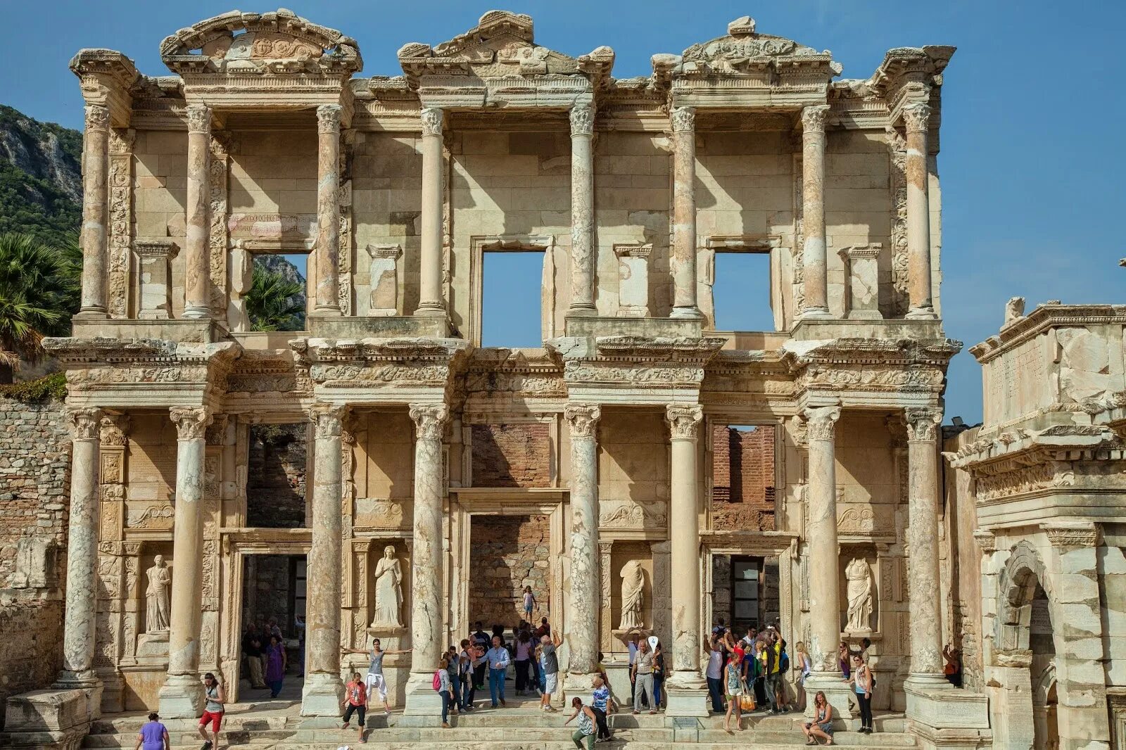 The temple of artemis. Храм Артемиды, Эфес, Турция. Измир храм Артемиды. Efes Artemis Tapinaği. Храм Дианы в Эфесе.