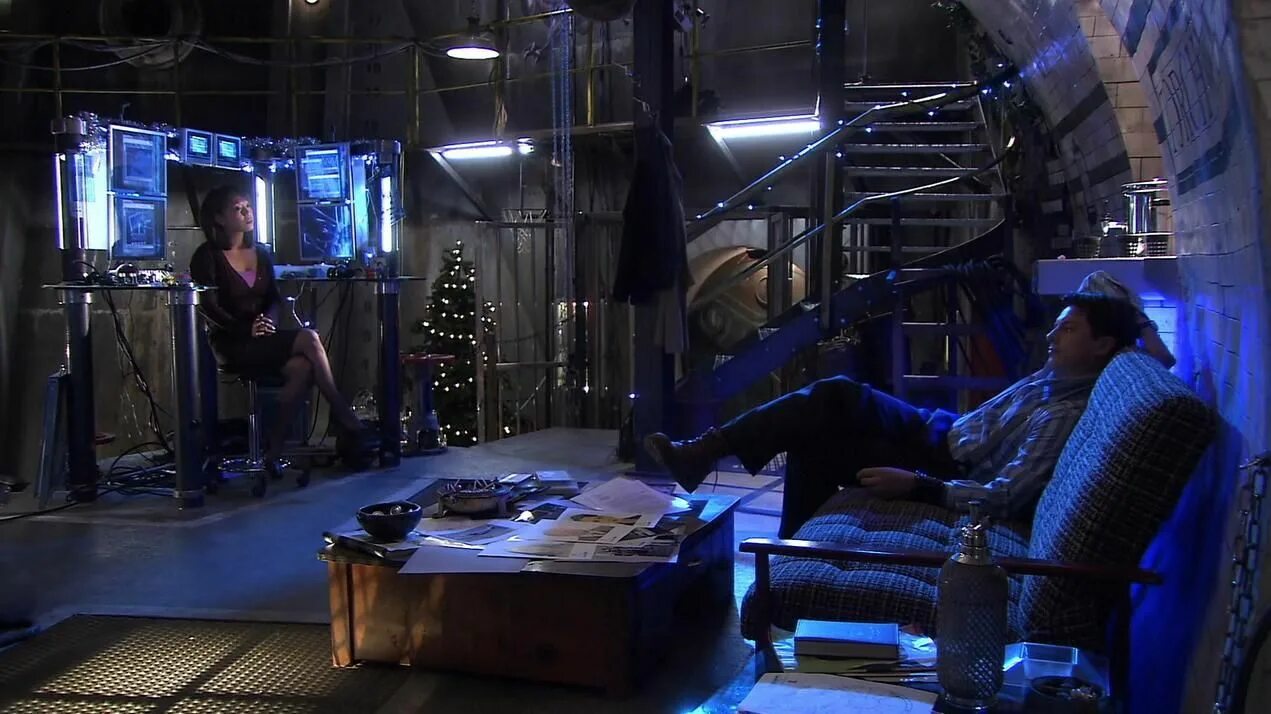 Торчвуд 2006. Луиз деламер торчвуд. кардифф торчвуд. torchwood штаб. torchwood hub.