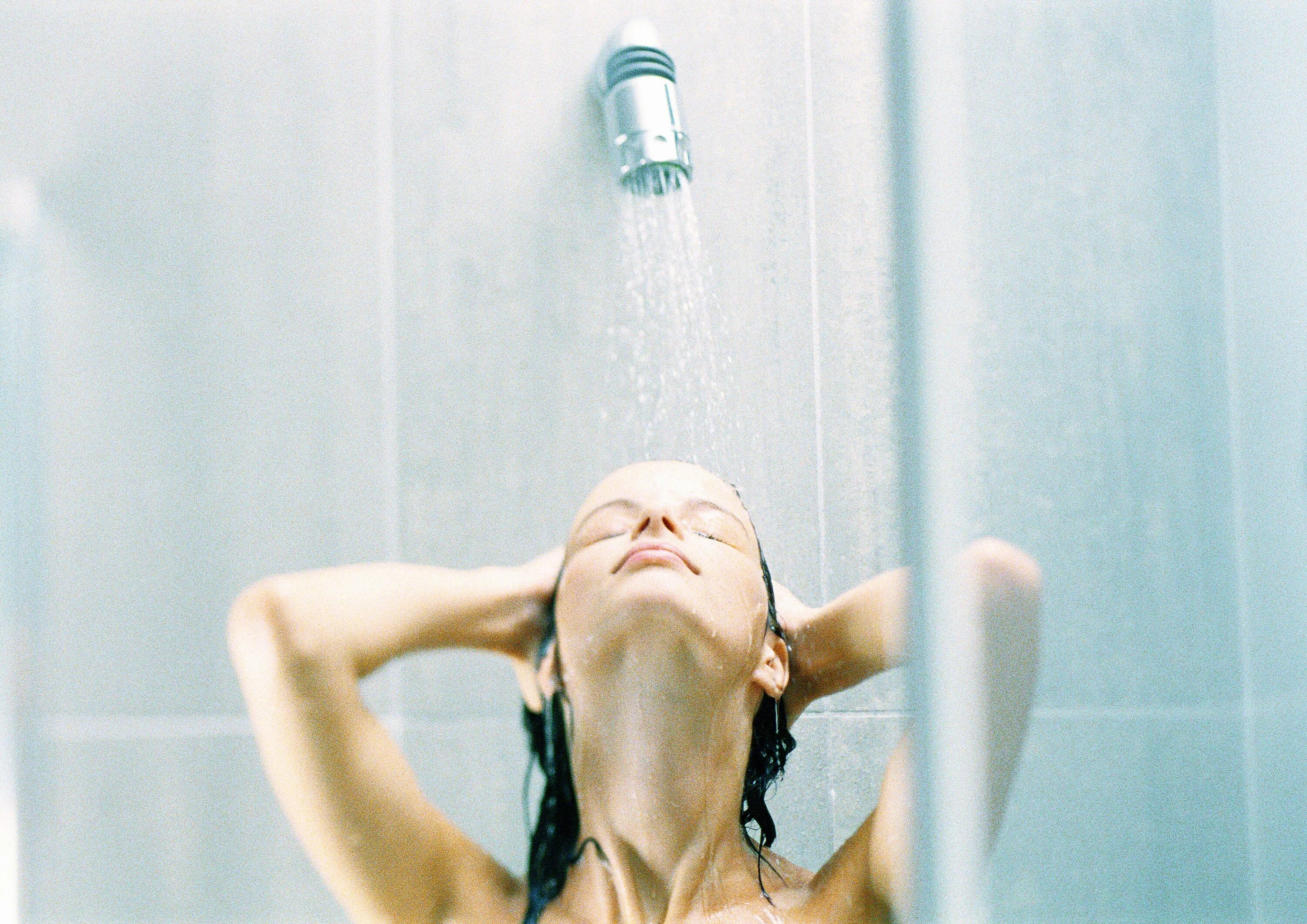 Фото сухого душа. Taking Shower. Woman take a Shower. She a shower now