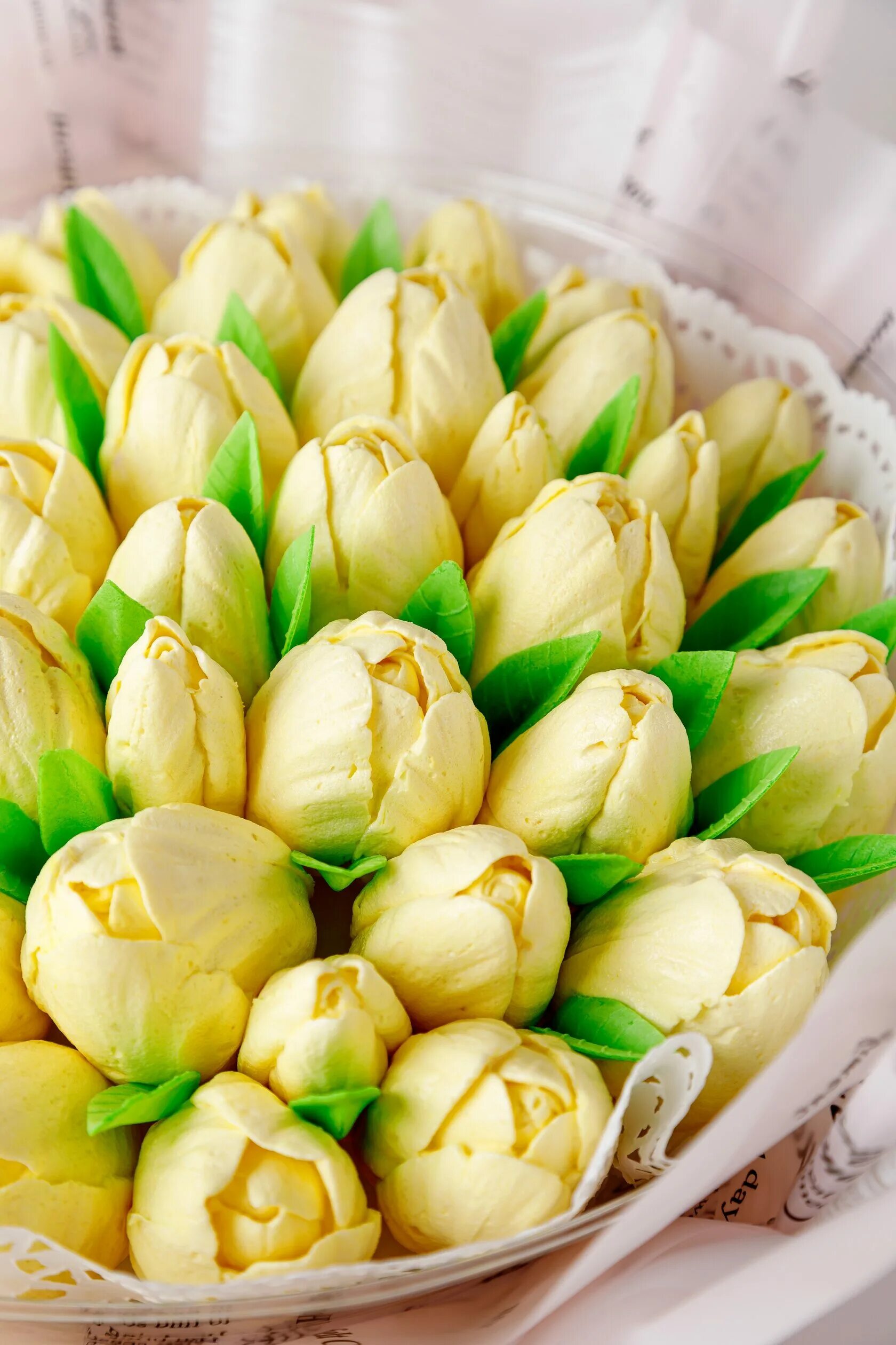 Зефирные тюльпаны. Зефир тюльпаны рецепт. Букет зефирных тюльпанов. Зефирные тюльпаны. Букет зефирных тюльпанов.