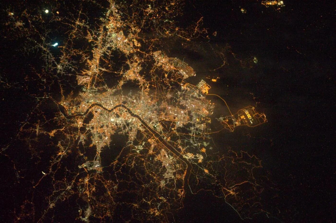 Снимки со спутника курган. Вид из космоса. Ночной город с космоса. Калининград из космоса. Челябинск ночью из космоса.