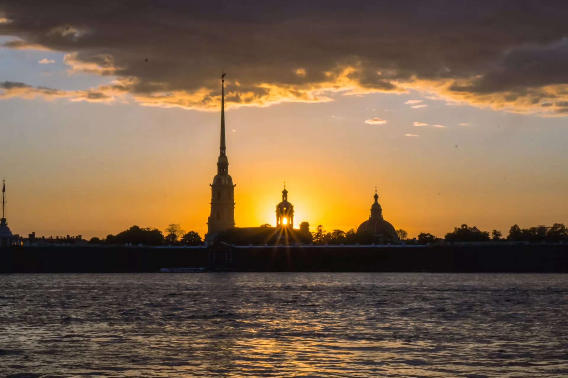 Рассвет в санкт петербурге. Санкт-Петербург закат. Закат в Питере. Рассвет в Петербурге. Закат над Питером.