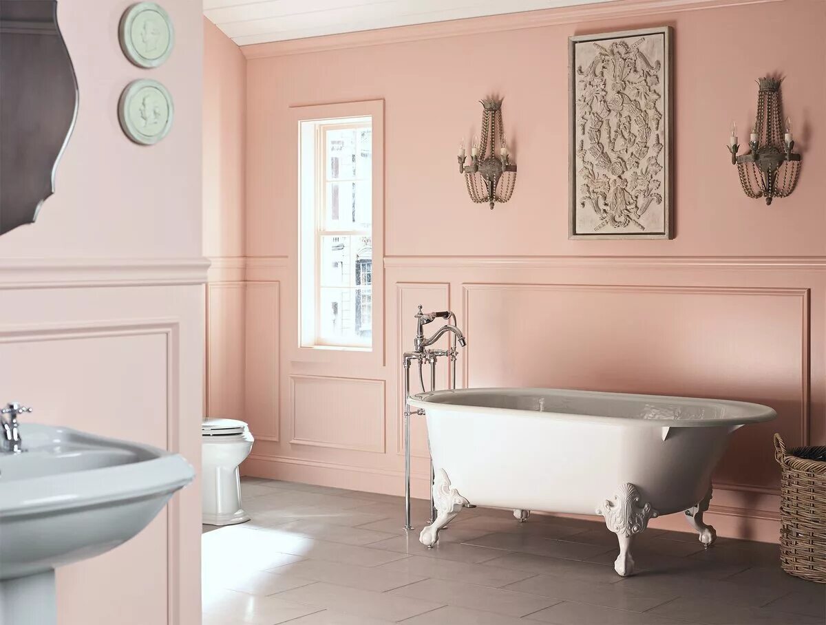 Какой краской можно покрасить в ванной. Краска Бенжамин Моор для ванной. Краска для стен в ванной. Интерьер ванной комнаты краской. Окрашенные стены в ванной.