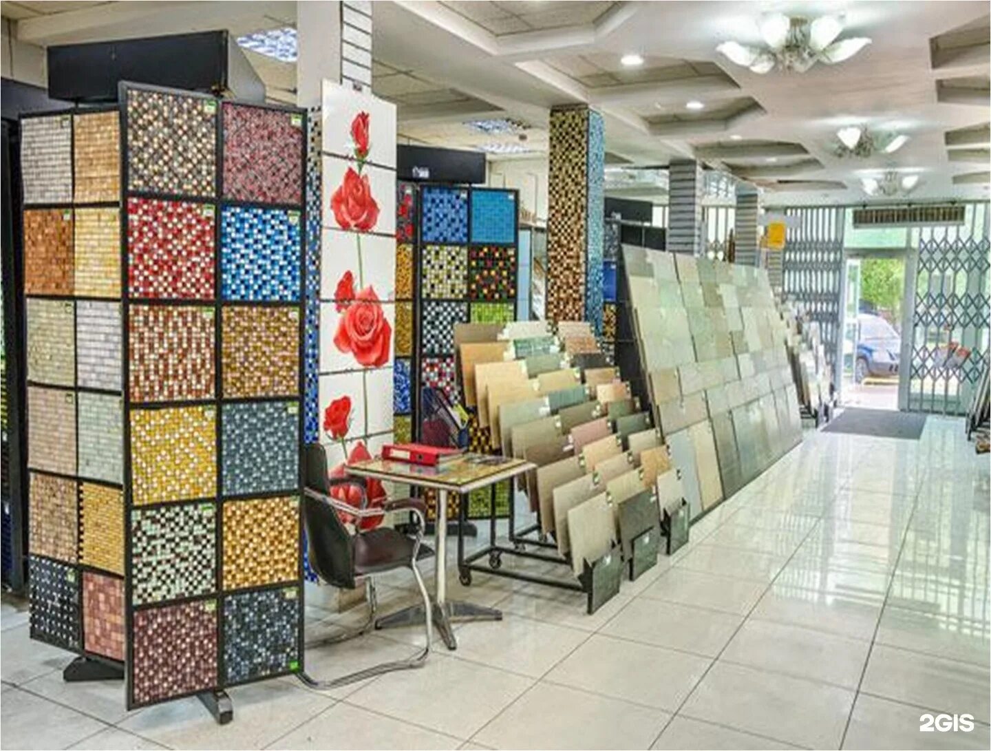 магазин плиток найти. магазин плиток найти. большой магазин плитки. магазин плитки стенд. магазин плиток найти.