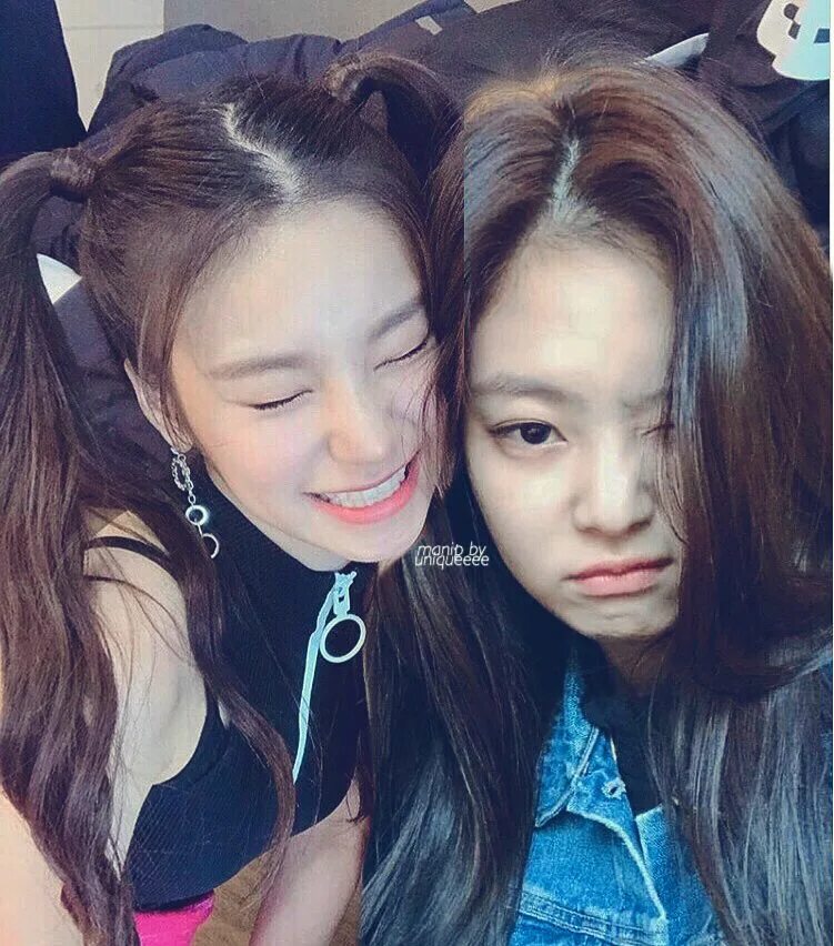 Itzy blackpink. Itzy and blackpink. рюджин itzy и дженни из блэкпинк. лиа itzy и дженни blackpink. jennie из itzy.