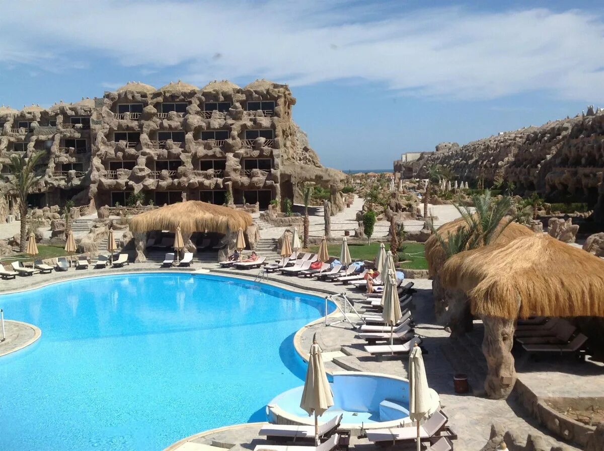 Caves beach 5 египет хургада. Пещерный отель в египте. Caves beach 5 египет хургада. Caves beach 5 египет хургада. Отель в египте в скале.