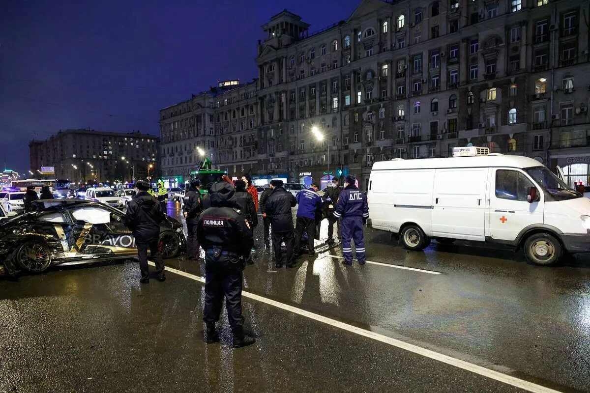 Авария на Кутузовском проспекте Саид Губденский. ДТП на Кутузовском Губденский. Блоггер Саид Губденский. Авария в Москве Саид Губденский. Фото погибших в москве сегодня