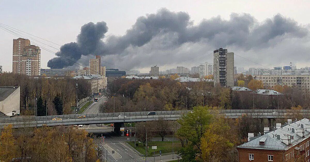 Пожар сетуньский проезд. Горит дом на севере москвы. Пожар в москве 20. Пожар молодежная. Пожар в кунцево сегодня.