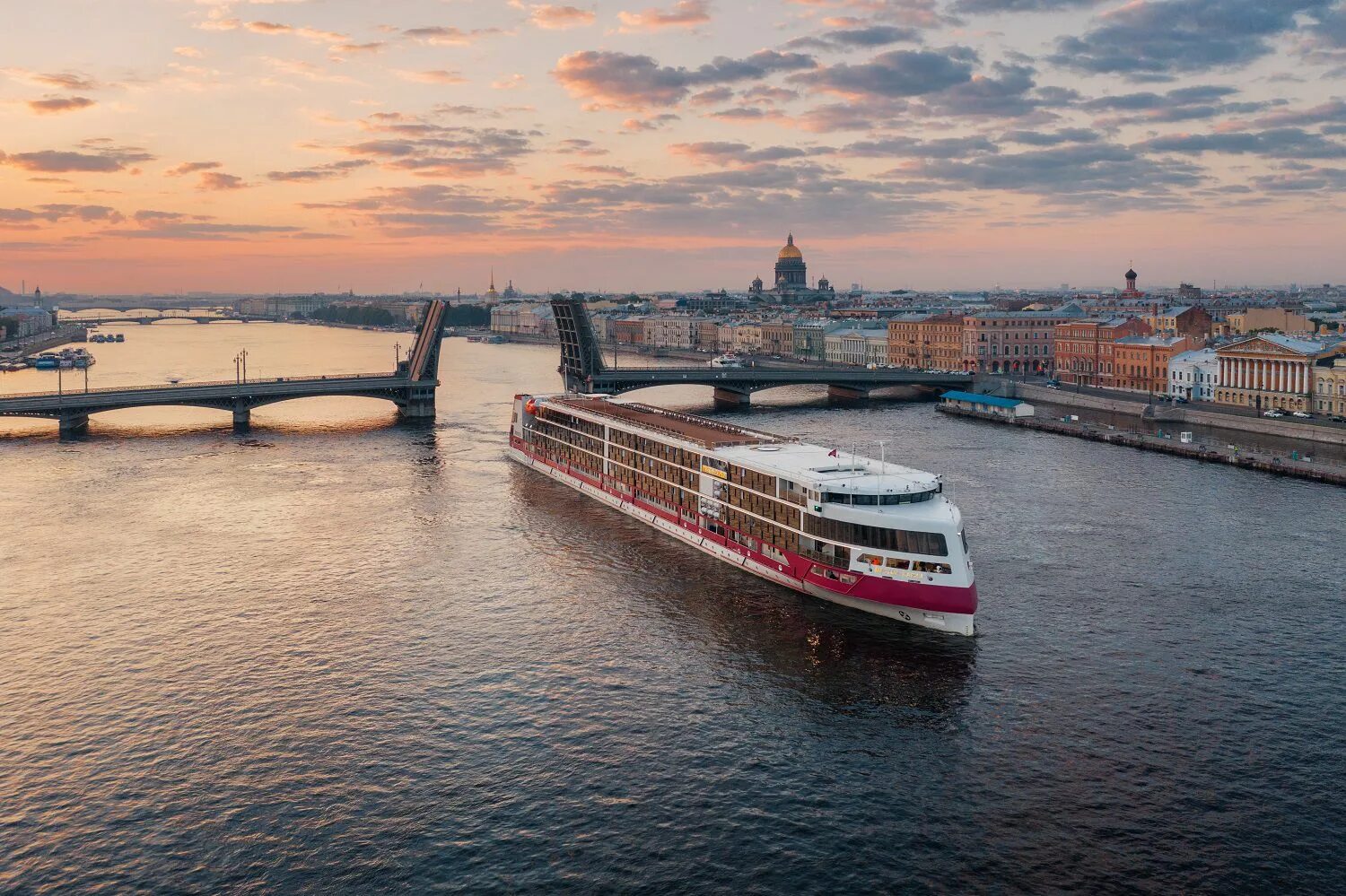 Круиз спб сайт. Корабль Санкт-Петербург водоход. Теплоход Санкт-Петербург водоход.