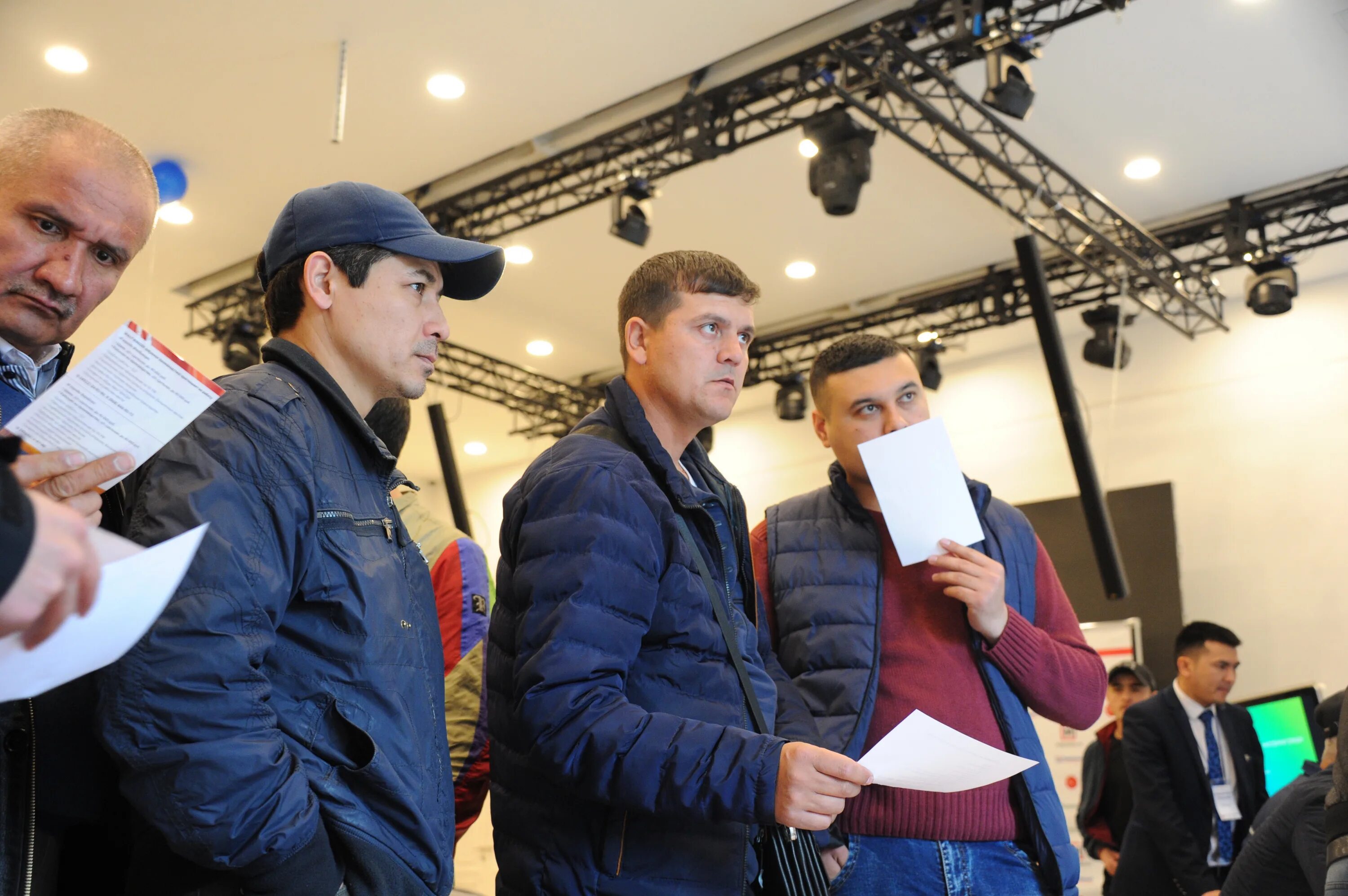 Мигранты в россии. Вадим кожинов федерация мигрантов. Эмигранты в россии. Мигранты в россии. Кожинов вадим викторович.