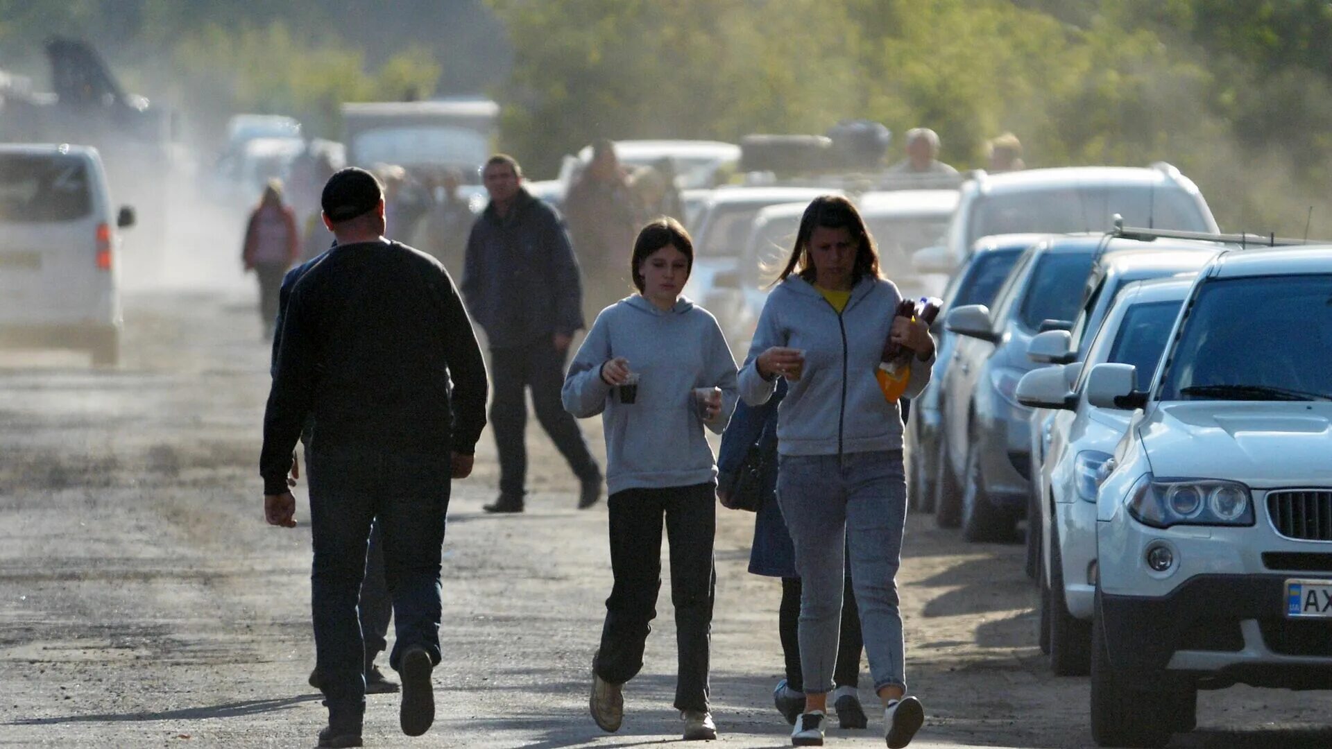 Жители города энэмска. Всу обстреляли колонну беженцев. Беженцы из украины. Москва люди. Беженцы из донбасса.