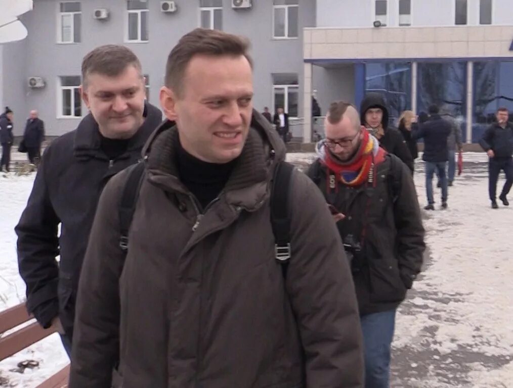 Навальный Саратов 2018. Россия будущего с Алексеем Навальным. Навальный в аэропорту.