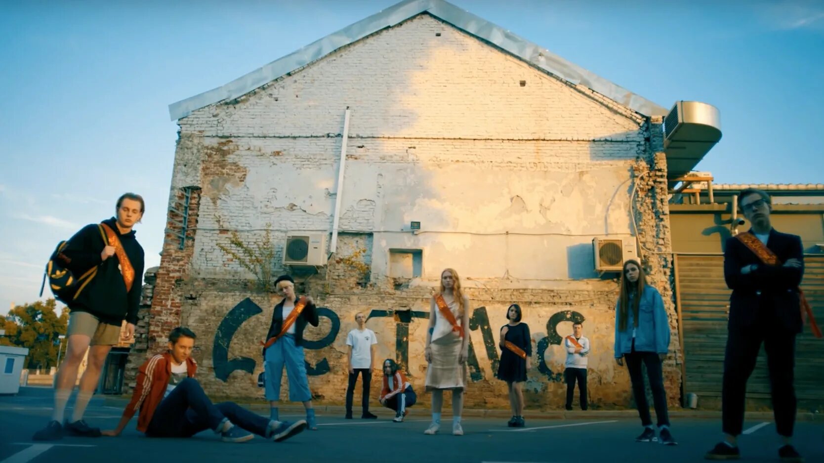 Монеточка последняя дискотека обложка. Последняя дискотека монеточка минус. Последняя дискотека монеточка текст. Последняя дискотека. Песня дискотека монеточка.