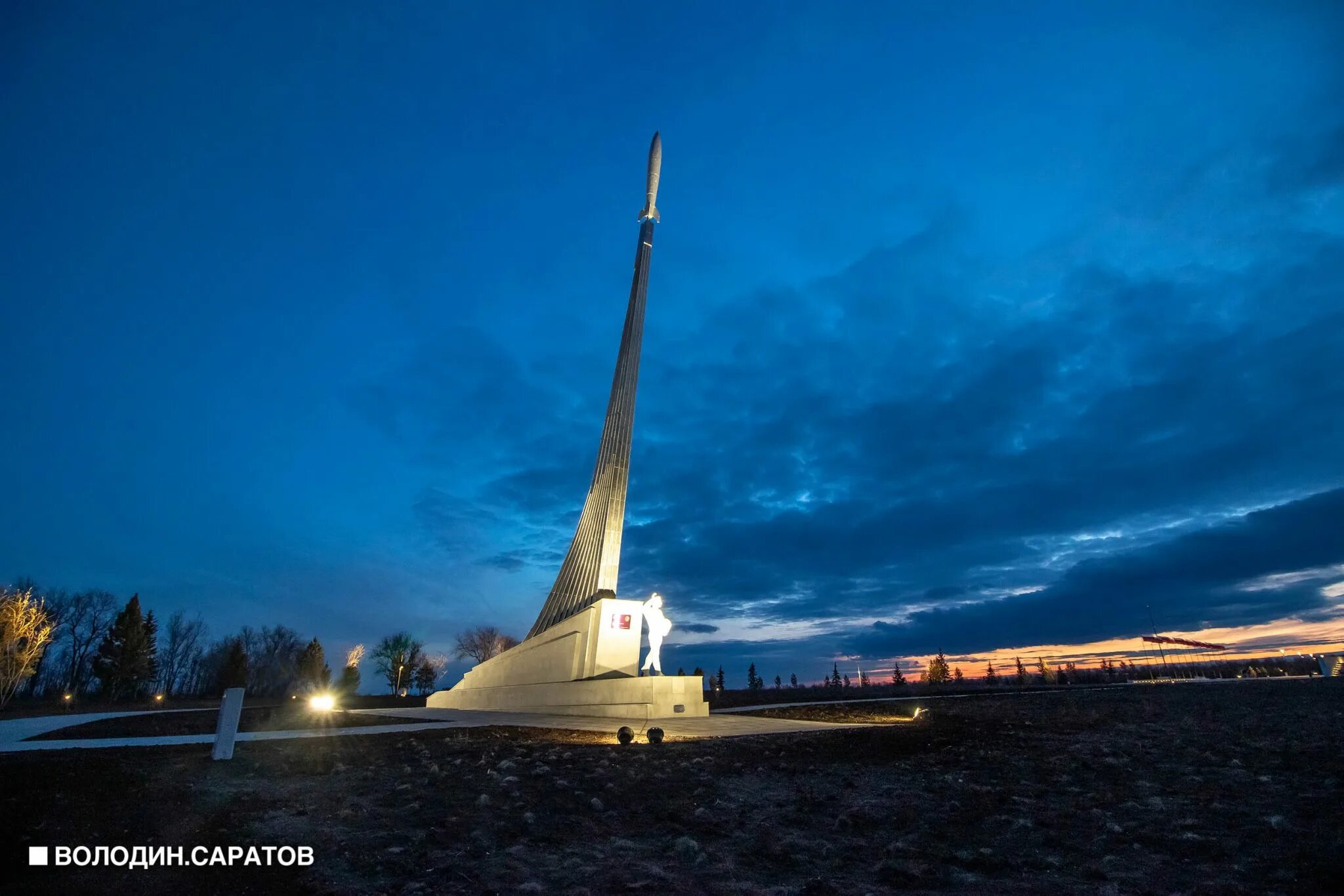 Энгельсские ветераны посетили с экскурсией Парк покорителей космоса