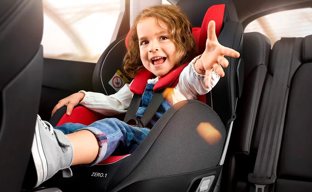 Кресло безопасности в машине. Детское автокресло. Детский кресло для автомобиля. Ребенок в детском кресле. Ребенок в автокресле.