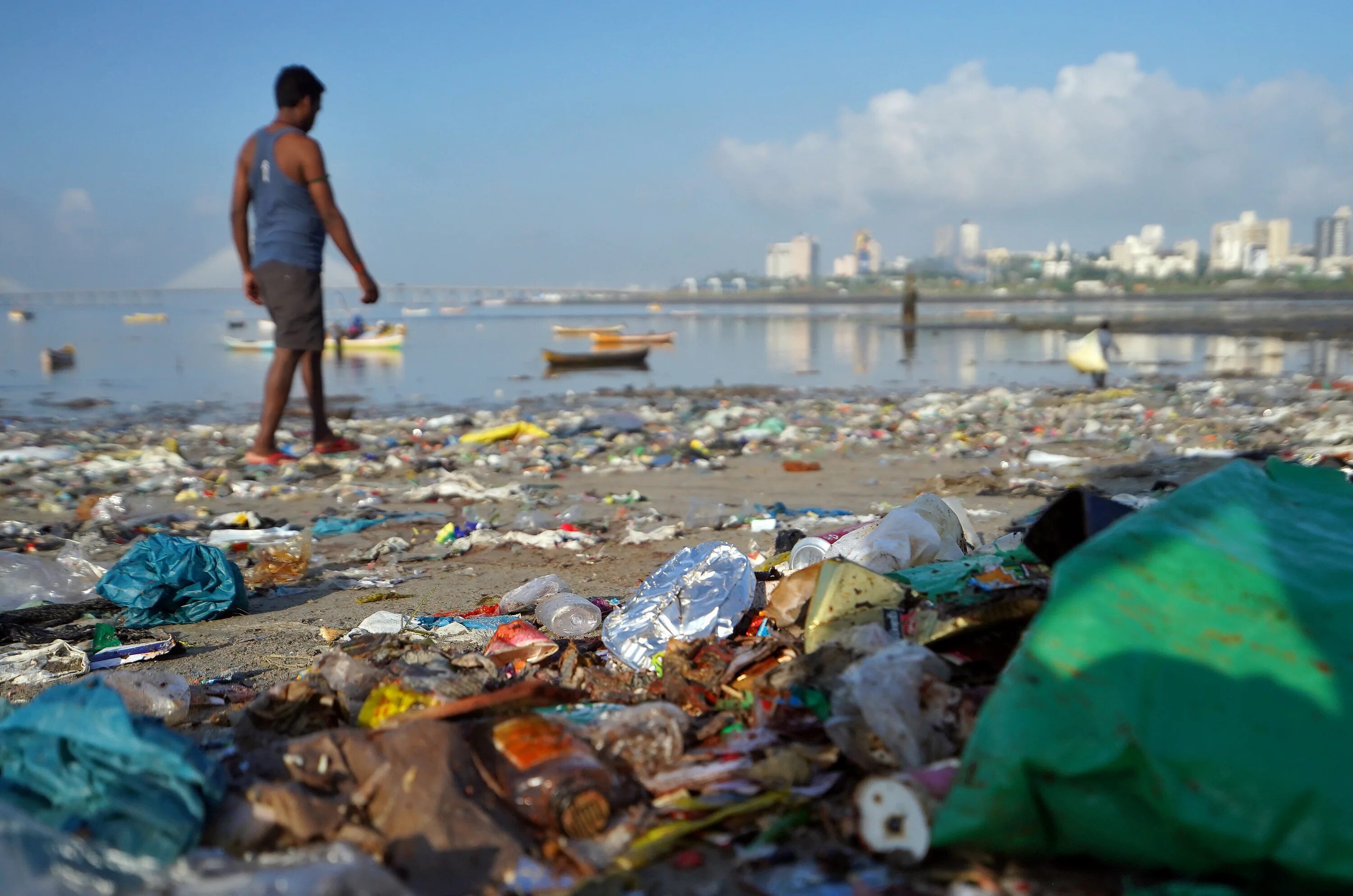 Pollution pictures. Сукинда Индия. Мусорный остров в тихом океане. Сукинда Индия экология. Человек загрязняет океан.