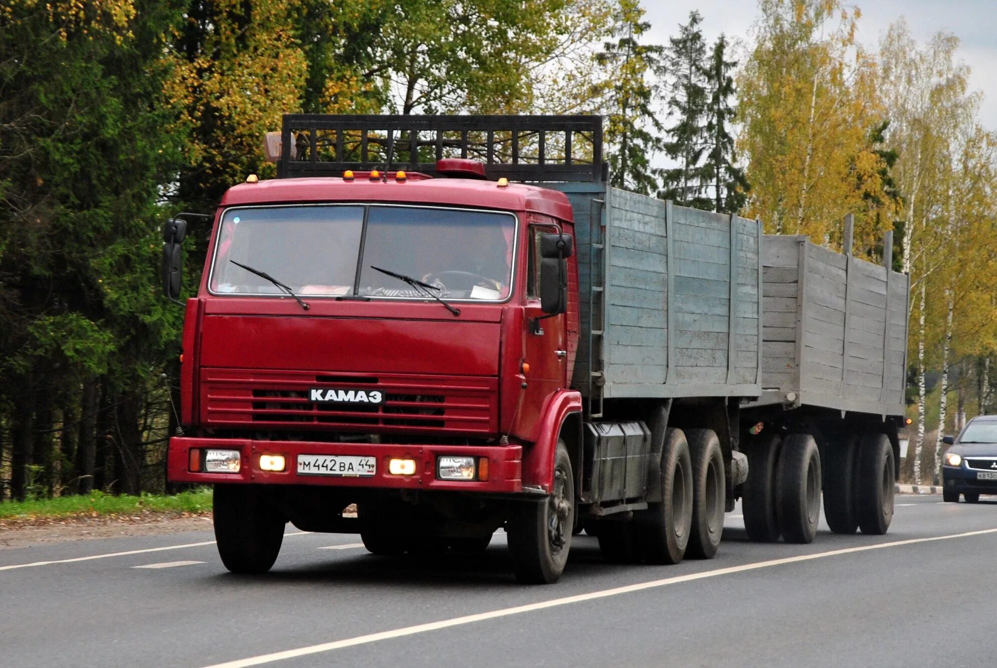 Показать машины камаз. Грузовик КАМАЗ 53212. КАМАЗ 53212 бортовой. КАМАЗ грузовой 53212. КАМАЗ 53212 грузовой бортовой.