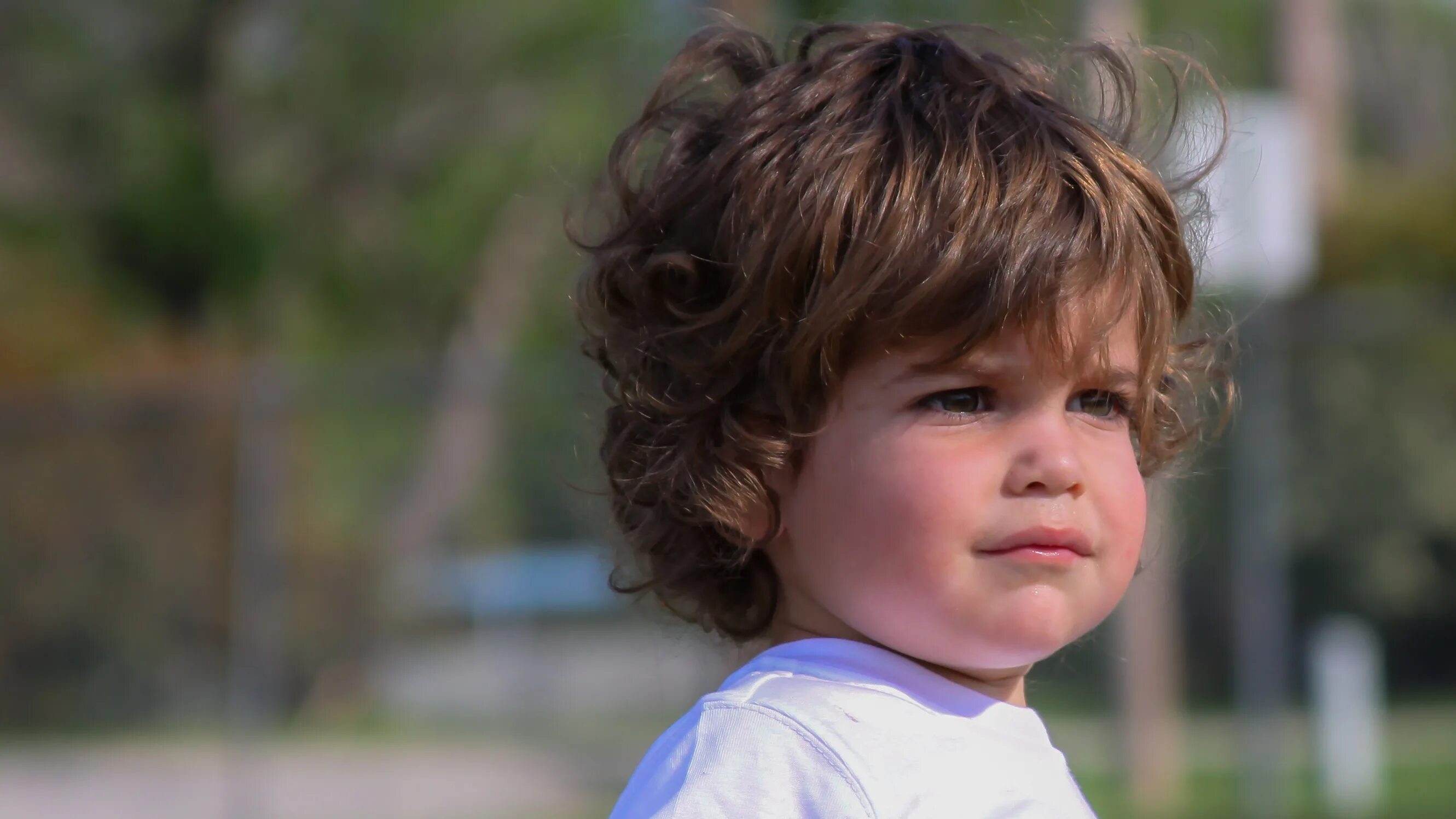 Child focus. Волосы для детей. Малыш с длинными волосами. Мальчики с длинными волосами дети. Маленькие мальчики с длинными волосами.