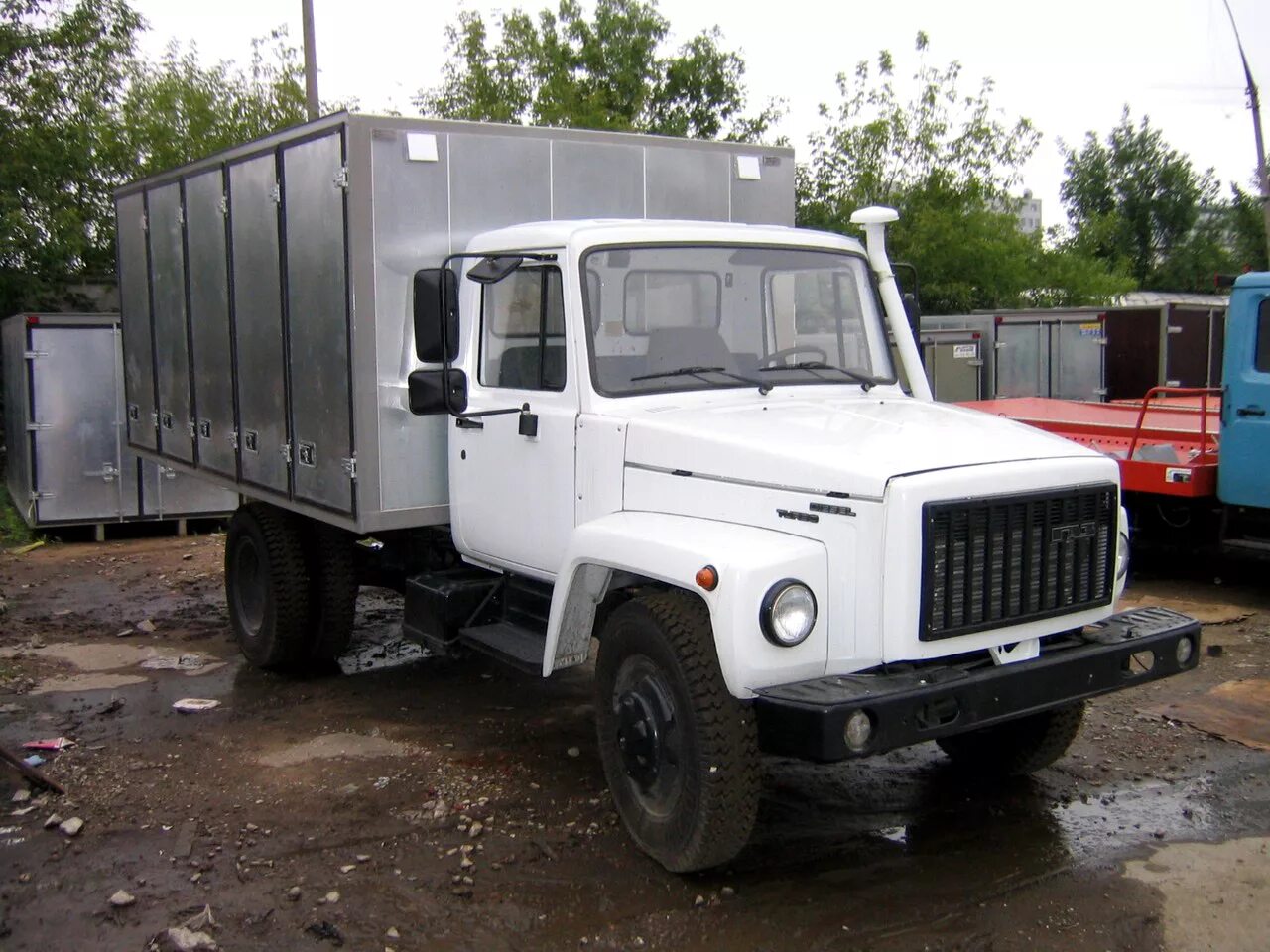 Транспортное средство газон