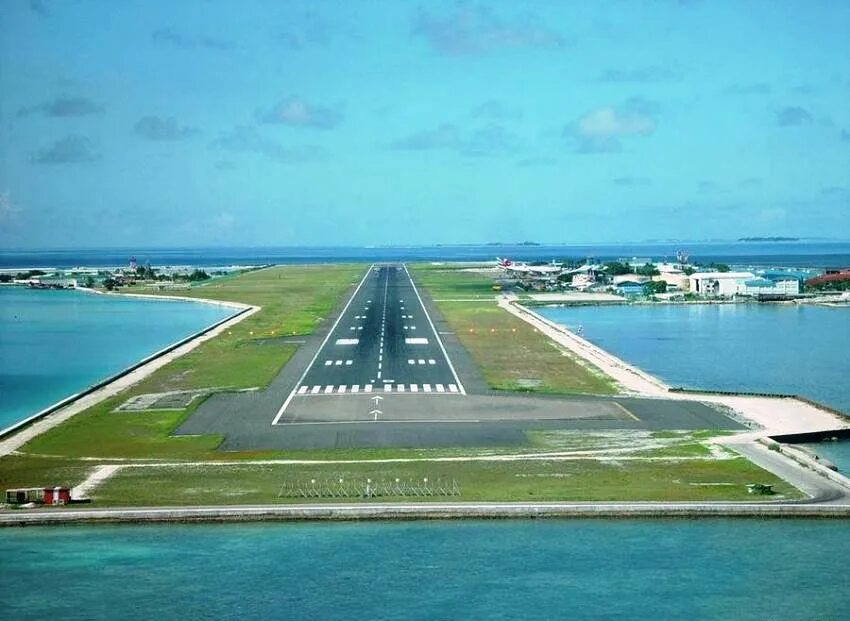 Male город. Мале столица Мальдив. Международный аэропорт Мале Мальдивы. Площадь Мале Мальдивы. Столица Мале и аэропорт.