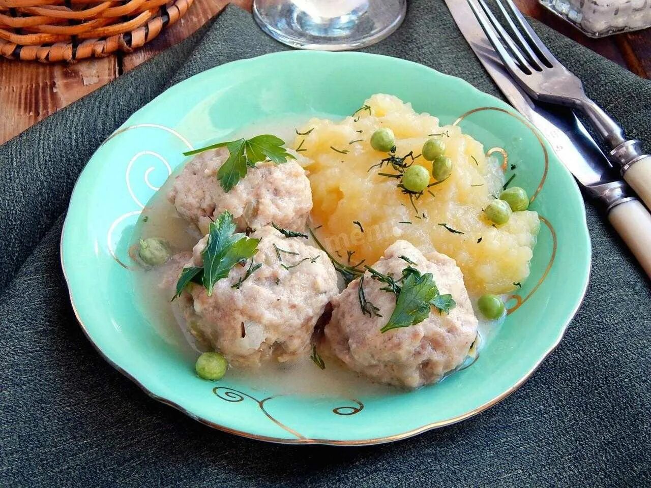 Куриные в сливочном соусе. Фрикадельки в сливочном соусе. куриные тефтели в сливочном соусе. тефтели в сливочном соусе. мясные шарики в сливочном соусе.