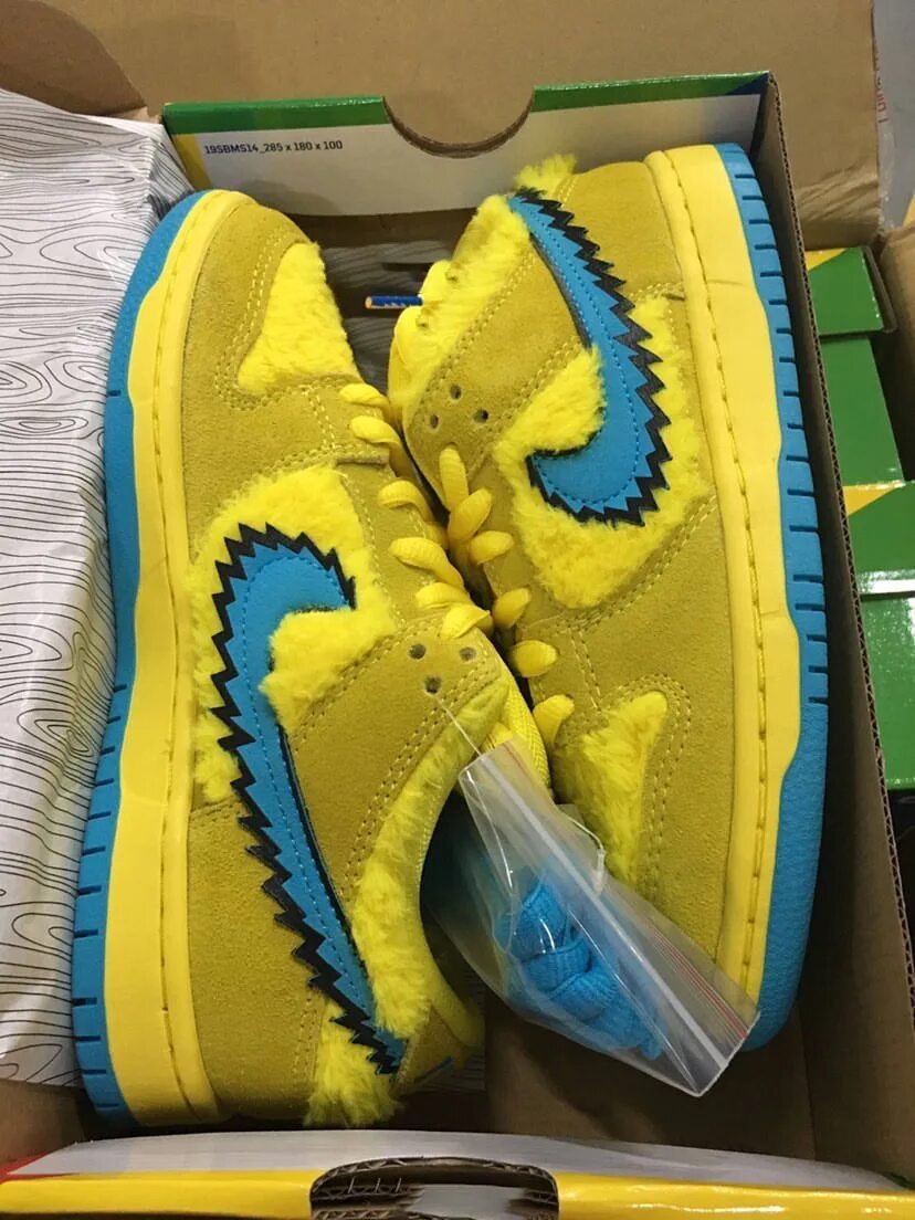 Nike SB Dunk Yellow. Nike SB Dunk Low Yellow. Nike SB Dunk Low желтые. Nike SB Dunk Yellow Bear. Найки с карманом