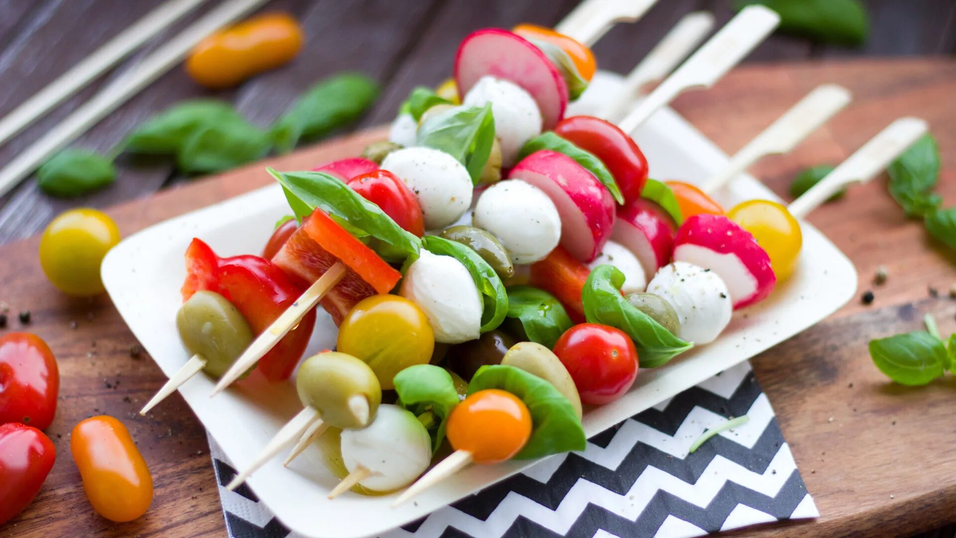 Rainbow Veggie Skewers Gimme Some Oven Recipe Rainbow food, Veggie skewers, Skew