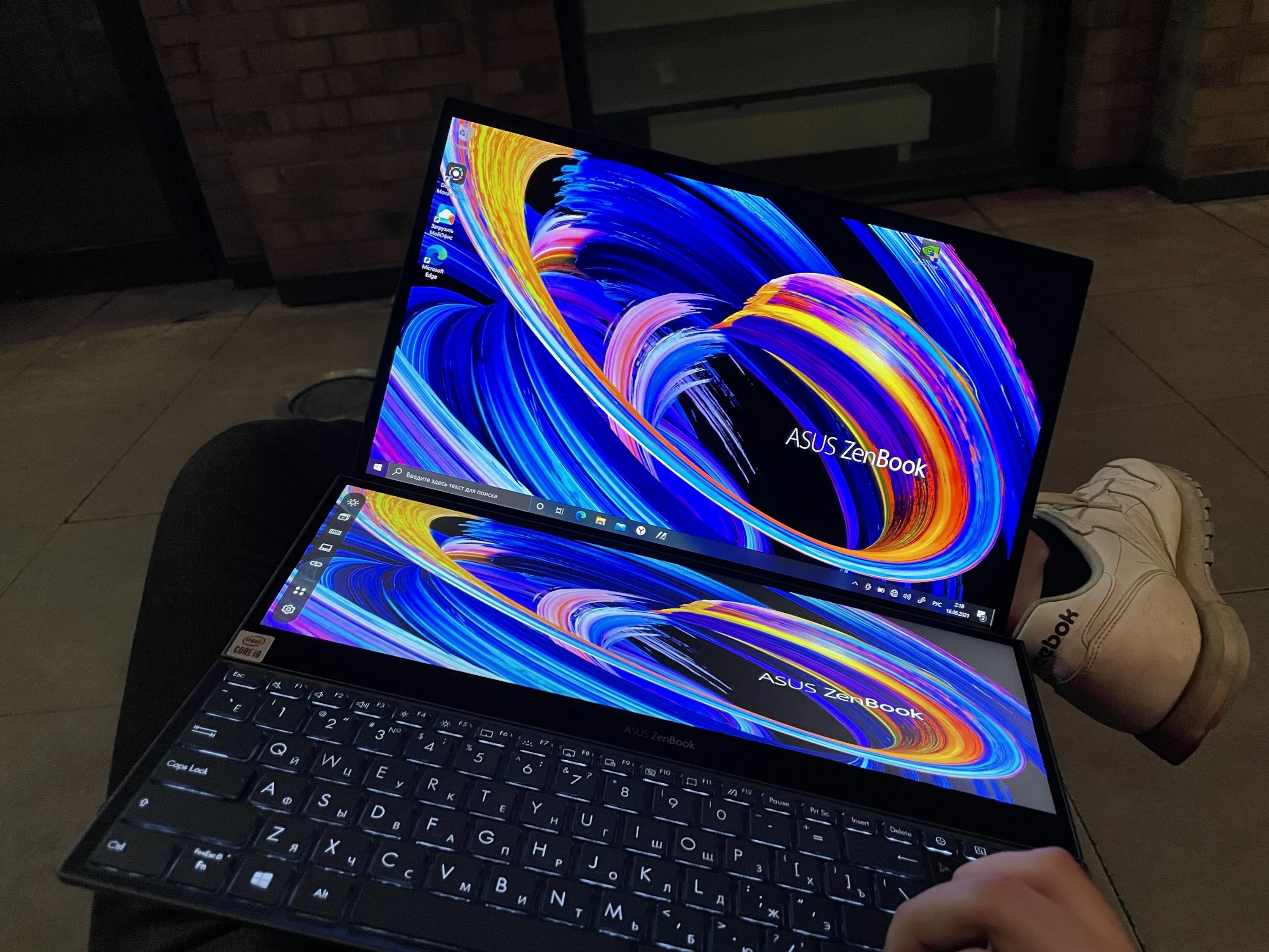 Asus zenbook pro 15 duo. ASUS ZENBOOK Pro Duo 15 OLED. Notebook ZENBOOK Pro Duo 15 OLED (ux582).