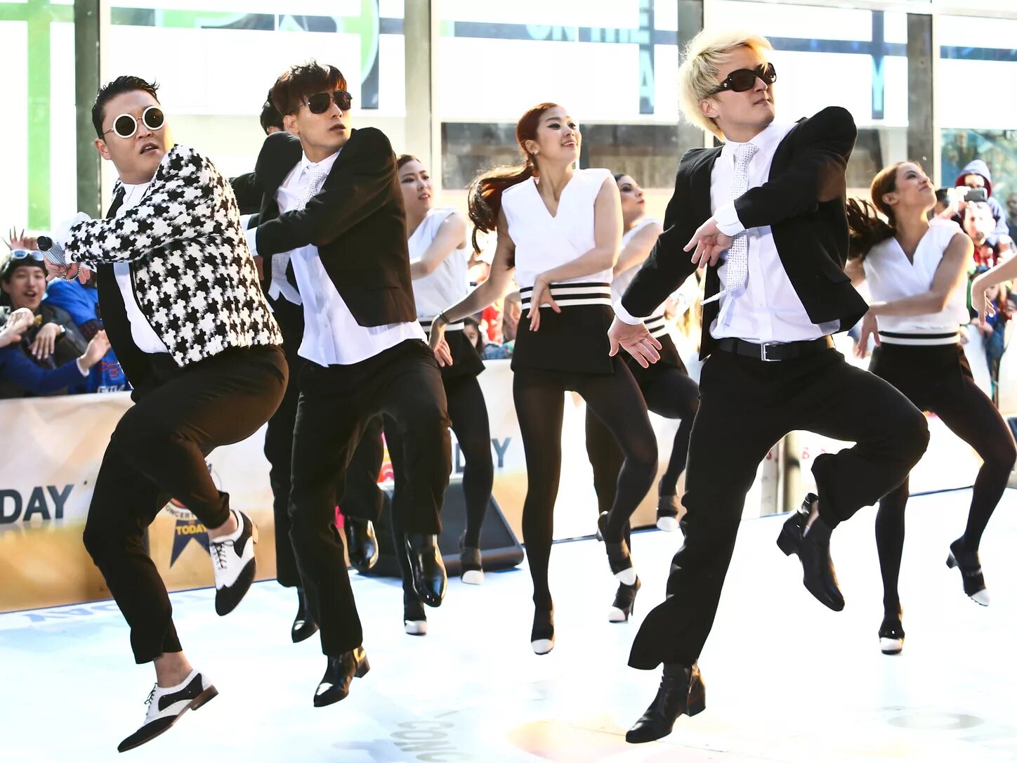 Гангам стайл. Gangnam Style. Стиль гангнам стайл. Psy Gangnam Style танец. Корейские группы Psy.