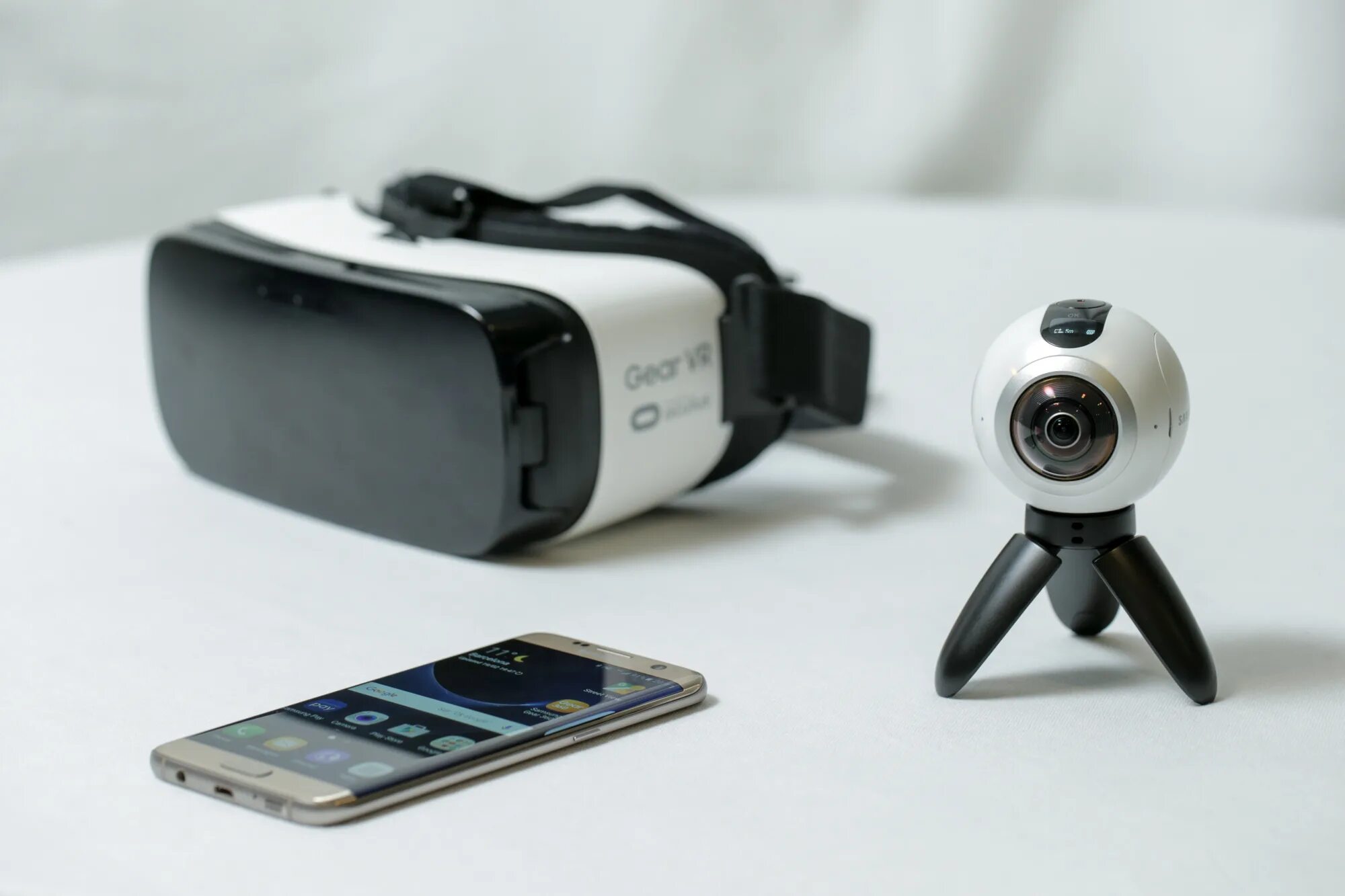 Samsung 360 купить. Samsung Gear 360. Gear VR 360 Samsung. Gear 360 ACTIONDIRECTOR. Камера 360 градусов купить.