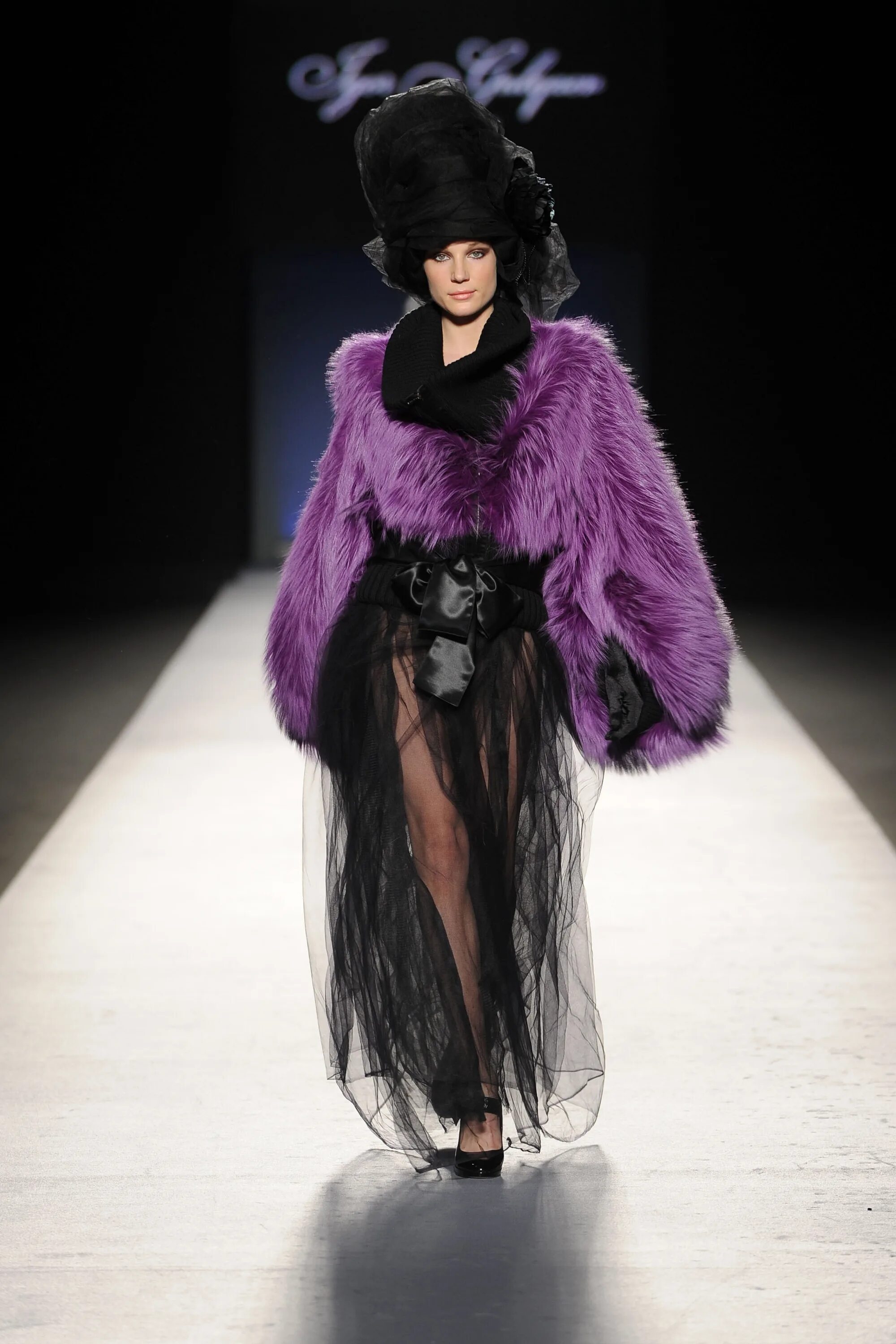 стильные шубы. шуба тренд 2022-2023. модные шубы 2021. шуба стелла маккартни. дизайнерские шубы.