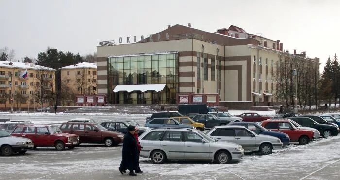 Октябрь снежинск. Челябинск-70 снежинск. Октябрь снежинск. Здания снежинска дк. Дворец культуры октябрь челябинской области.