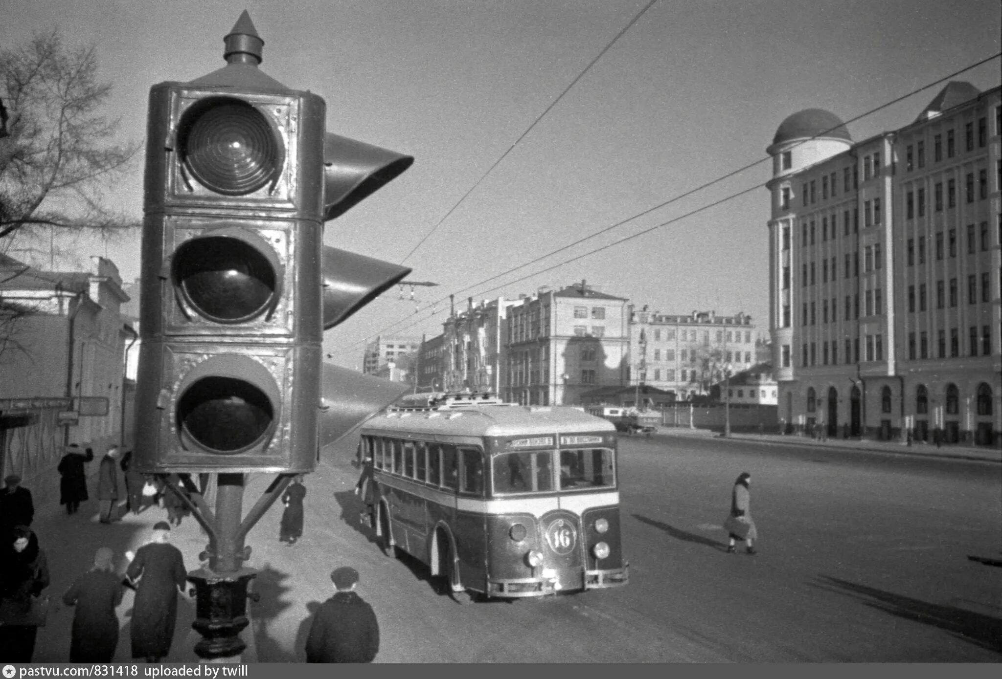 Первый светофор в СССР. Первый светофор в Ленинграде. Первый светофор в Москве. Первый светофор в Москве 1929.