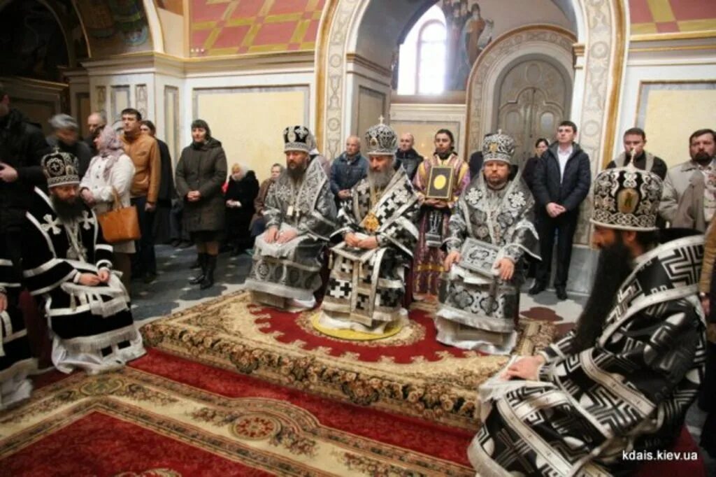 Литургия в церкви село песчанское курганской области. Кафедра для митрополита своими руками. Кафедра епископа. Кафедра митрополита. Архиерейская кафедра церковь.