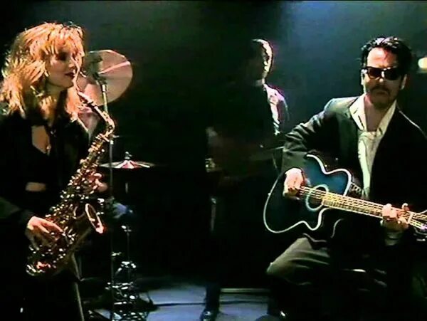 Stewart & candy dulfer. Кэнди далфер саксофонистка. Candy dulfer dave stewart lily. Дэйв стюарт и кэнди далфер. David stewart lily.